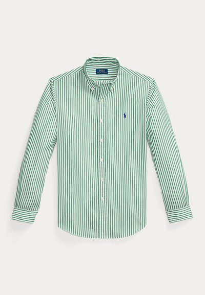 Chemise à manches longues boutonnée avec des rayures verticales vertes et un petit logo Polo Ralph Lauren bleu brodé sur la poitrine gauche.