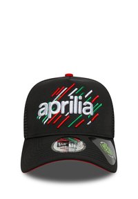 Cappello nero con ricamo bianco "aprilia", strisce diagonali rosse e verdi, design regolabile, con accenti rossi sulla visiera.