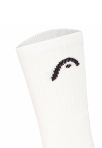 Weißer, gerippter Socken mit einem kleinen schwarzen, geschwungenen Logo nahe der Oberseite, fotografiert vor weißem Hintergrund.