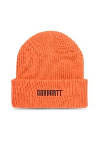 Gorro de punto naranja con una textura de canalé gruesa y un dobladillo. Presenta un logo negro con el texto "CARHARTT" en la parte frontal.