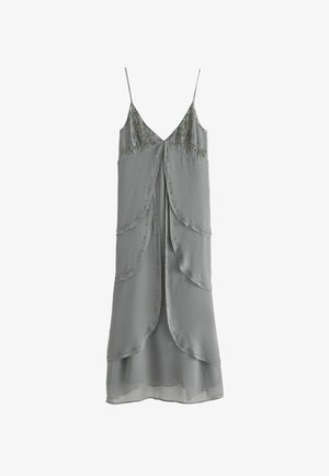Grå ærmeløs kjole med tynde stropper, lagdelte frontpaneler og blomsterperleudsmykning på bodice og kanter.