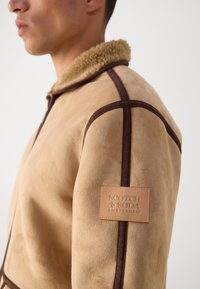 Scotch & Soda JACKET - Chaqueta de cuero sintético - tannin