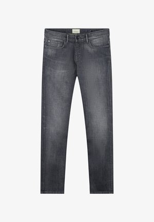 Sötétszürke farmernadrág egyenes szárú fazonnal, finom textúrával, öt zsebes stílussal és minimális varrási részletekkel.