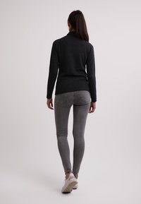 CASH-MERE CASH-MERE ROLLKRAGEN PULLOVER - Strickpullover - dunkel anthrazit