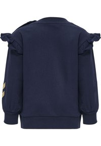 Marinblå sweatshirt med volangdetaljer på axlarna, långa puffärmar och guldstrimmor på vänster ärm. Mjuk bomullsmaterial.