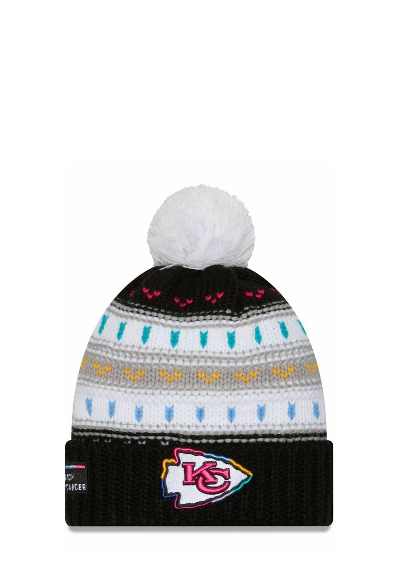 Strickmütze mit schwarzem Umschlag, ausgestattet mit einem Pom-Pom, mehrfarbigen geometrischen Mustern und einem Kansas City-Logo auf der Vorderseite.