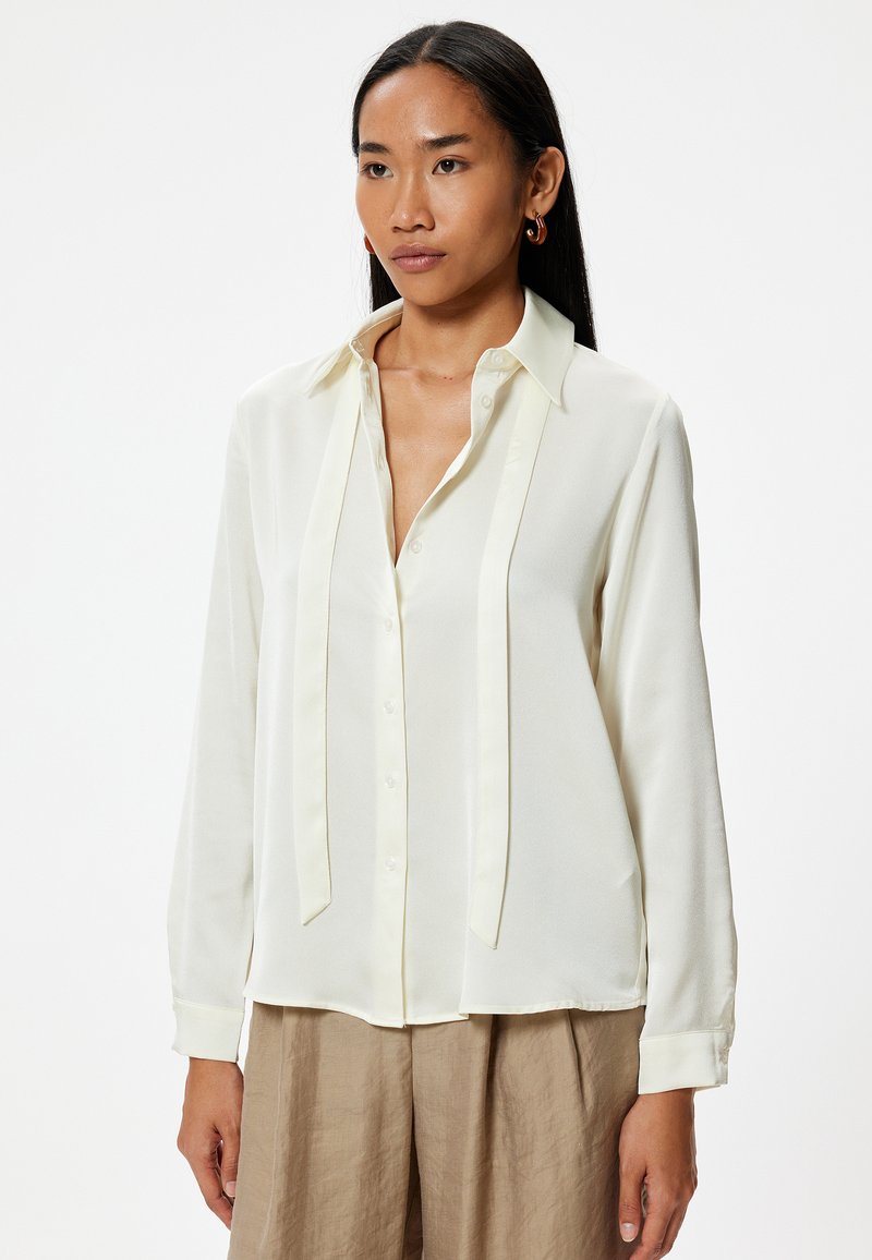 Koton BUTTONED LONG SLEEVE - Skjortebluser - off white
