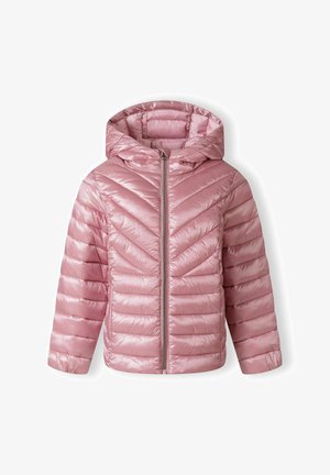 Rosa pufferjakke med en blank overflade, hætte og lynlås foran. Har chevron-quilting og elastiske manchetter. Letvægtsdesign for varme.