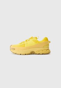 ZOOM VOMERO ROAM - Sneakersy niskie