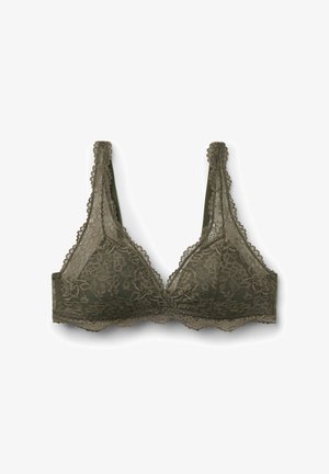 Olijfgroene kanten beha met bloemenpatroon, driehoekige cups en gegolfde randen aan bandjes en band, weergegeven op een witte achtergrond.