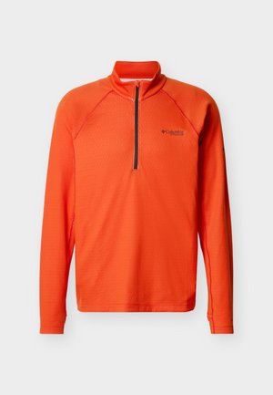 Pulover cu mâneci lungi și fermoar de un sfert în portocaliu aprins, realizat dintr-un material texturat, cu fermoar negru contrastant și logo pe piept.