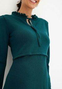 bonprix Strickkleid - green