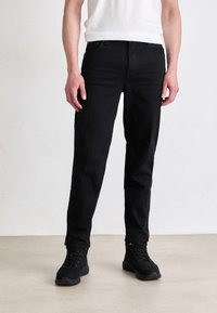 Tommy Hilfiger CORE HARLEM STAY - Jean droit - black