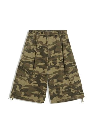 Short cargo camouflage avec taille élastique, poches latérales et cordons au bas de l'ourlet.