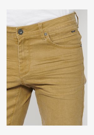 Koroshi, REGULAR STRETCH BERMUDA - Denimshorts - ocre ochre
