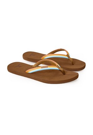 Par brune flip-flops med regnbuestribede stofremme, flad sål og tå-stropdesign, vist på hvid baggrund.
