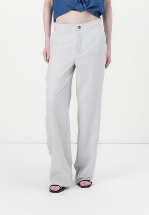 Light gray wide-leg trousers made of smooth fabric, featuring a front button closure and a tailored design. Length reaches the ankles.