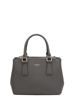 Borsa a mano in pelle grigia con due manici superiori, chiusura con zip, accenti in hardware dorato e finitura testurizzata. Presenta un dettaglio del logo sul fronte.