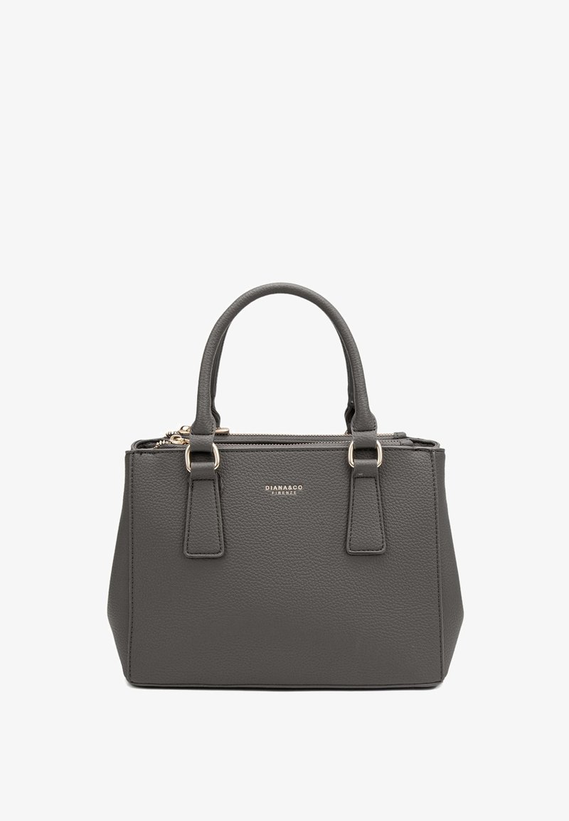 Borsa a mano in pelle grigia con due manici superiori, chiusura con zip, accenti in hardware dorato e finitura testurizzata. Presenta un dettaglio del logo sul fronte.