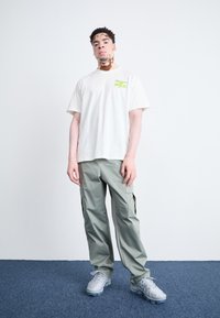 Thumbnail Image 3