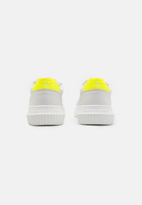 Calvin Klein Jeans CHUNKY CUPSOLE LACEUP MON - Tenisice - bright white/safety yellow