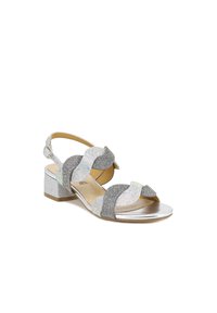 Sandal con tacco a blocco argento, con cinturini luccicanti in argento e grigio, caratterizzato da un motivo testurizzato e una fibbia regolabile alla caviglia.