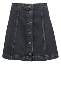 Czarna spódnica dżinsowa w kształcie litery A z pionowymi szwami z przodu i sześcioma metalowymi guzikami biegnącymi wzdłuż środka.