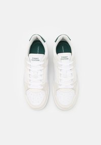 Tommy Hilfiger BASKET STREET BLOCK  - Sneakers laag - white