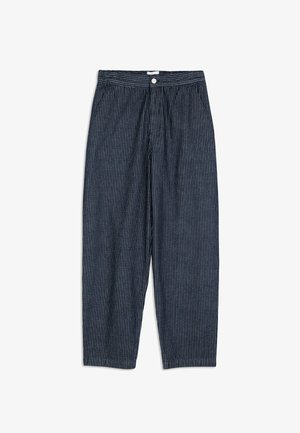 Gestreifte weite Hose in dunkelblau und weiß. Mit Knopfverschluss, elastischem Bund und zwei seitlichen Taschen. Aus weichem, strukturiertem Stoff.