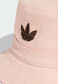 adidas Originals TREFOIL BUCKET  - Klobouk - sandy pink