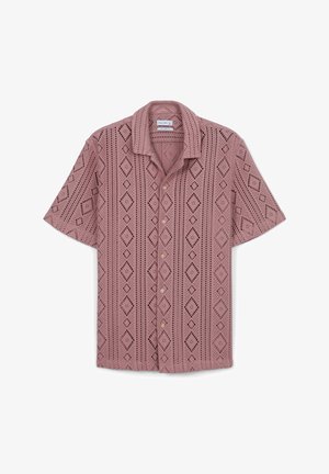 Camicia a maniche corte in rosa polveroso, con motivi a diamante e tessuto a intreccio aperto. Chiusura frontale con bottoni, tessuto morbido e colletto rilassato.