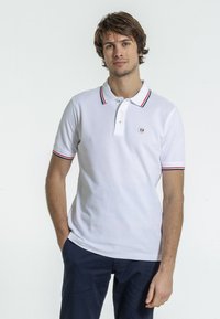 Sélectionné, white