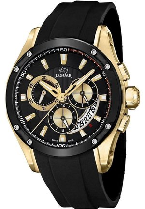 Montre chronographe noire avec un boîtier en acier inoxydable doré, un bracelet en caoutchouc et un cadran noir avec des accents dorés et des sous-cadrans.