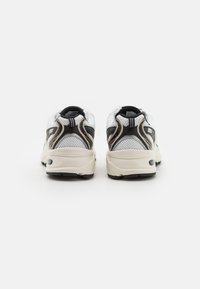 New Balance MR530 UNISEX - Sneakers - white/black