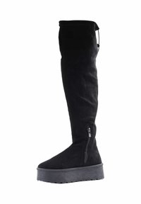 Czarne kozaki do kolan wykonane z zamszu, z zaokrąglonym noskiem, płaską podeszwą oraz zamkiem z boku dla łatwego zakładania.