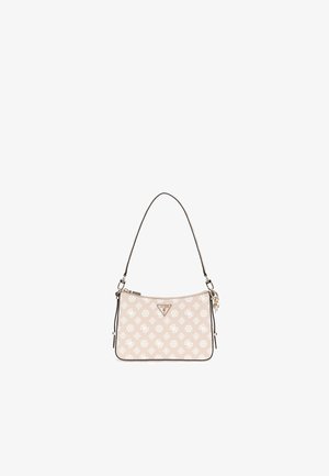 Sac à main beige avec logo estampé, fermeture éclair et bandoulière réglable. Surface texturée avec des accents argentés et de la marque.