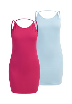 Due abiti aderenti senza maniche a coste con sottili spalline doppie, uno in rosa acceso e uno in azzurro chiaro.