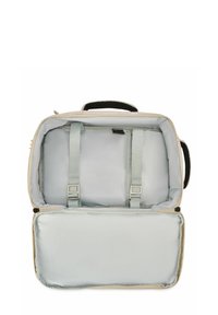 Kremowa torba z miękkim, wyściełanym wnętrzem, zawiera szare paski do zabezpieczania zawartości oraz ma górny uchwyt do noszenia. Otwiera się szeroko, co ułatwia dostęp.