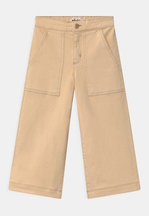 Pantalon beige à jambes larges avec poches plaquées frontales, fermeture par boutons et coutures visibles sur un fond uni.