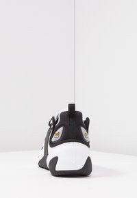 Nike Sportswear Zoom 2k Trainers White Black White Zalando Co Uk