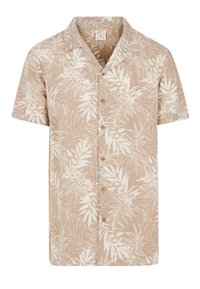 Camisa de manga corta hecha de una tela de color beige claro con un patrón de hojas tropicales blancas y botones de madera en la parte frontal.