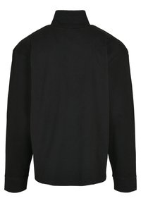 Zwarte sweatshirt met hoge nek en lange mouwen, gemaakt van zachte stof, met een ontspannen pasvorm en eenvoudig ontwerp, zonder zichtbare patronen of accenten.