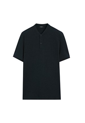 Donker, kort-gewijde polo shirt gemaakt van textuurstof, met een ronde kraag en een knoopsluiting met twee knopen, zonder zichtbare patronen of accenten.