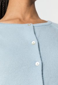 Rosemunde LAICA O NECK CARDIGAN - Casaco de malha - powder blue