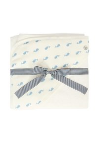 Coperta per neonati in cotone, crema con stampa di balene azzurri, rifinita con una morbida texture. Legata con un nastro a righe blu e bianche.