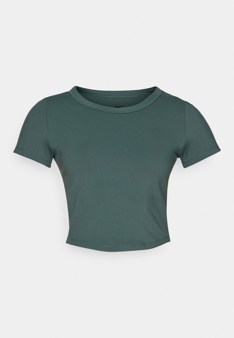 Dunkelgrünes kurzärmeliges, kurzes Sport-T-Shirt mit rundem Halsausschnitt vor einem schlichten weißen Hintergrund.