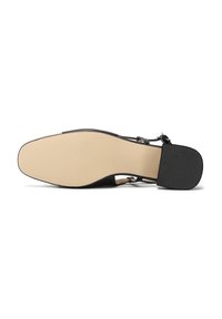 Scarpa slingback nera in pelle con retro aperto, dotata di suola in gomma testurizzata e una soletta interna liscia di colore chiaro.