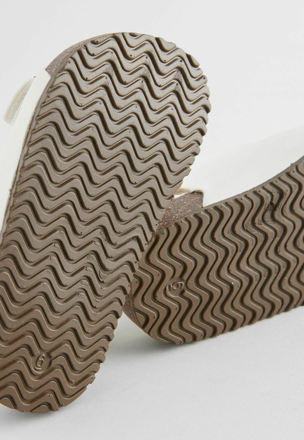 STANDARD FIT – Lauflernschuh