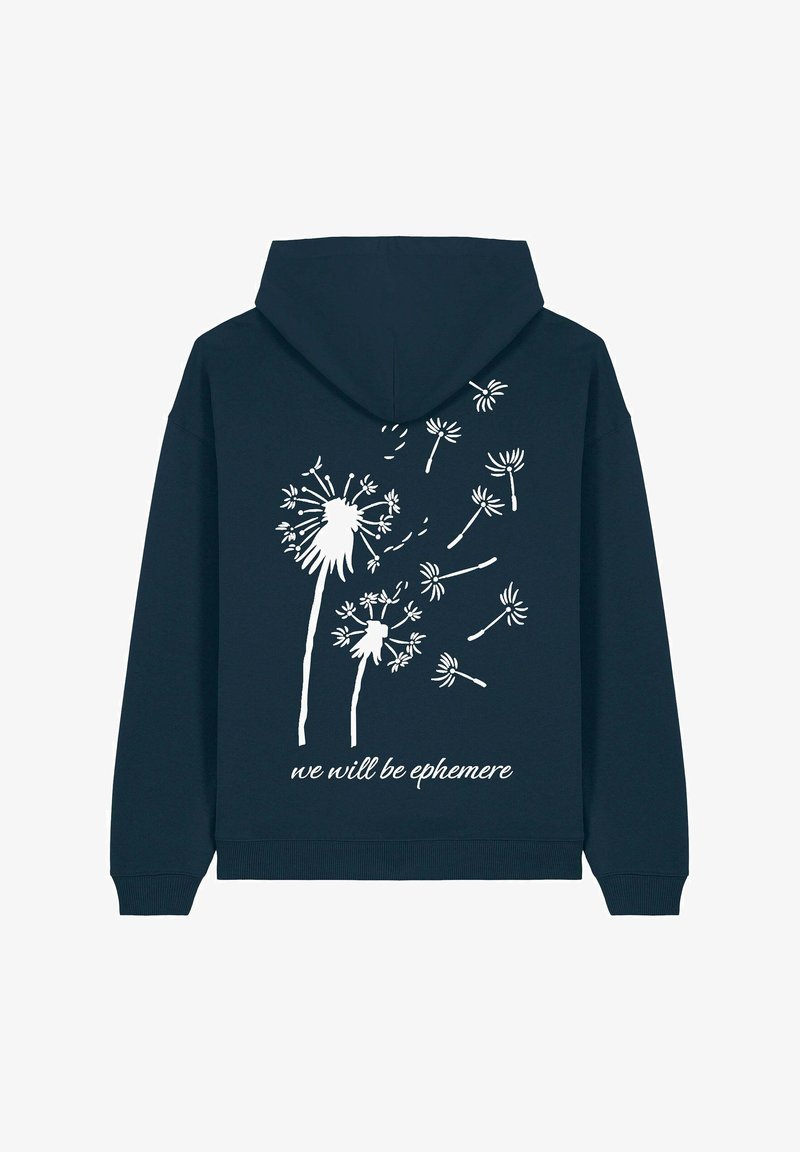 Sweat à capuche bleu marine avec un imprimé de pissenlit blanc et le texte "nous serons éphémères" au dos. Texture douce avec une coupe décontractée.