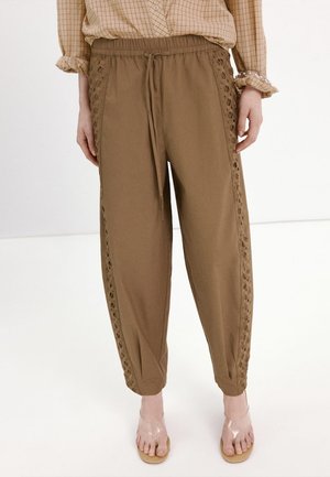 Mango ADULT - Pantaloni - khaki